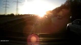 Sonne löst Massenunfall aus! by Verkehrsgeschichten 84 views 3 years ago 2 minutes, 26 seconds