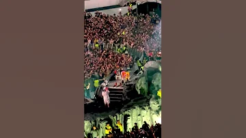 TRAVIS SCOTT BRINGS OUT ICE SPICE AT LONDON CONCERT Travisscott Icespice Shorts 