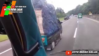 pickup sayur ngabret di tol cipularang