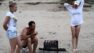 Жёны отпустили нас с пикника на рыбалку на час! И вот что мы поймали... Жёны отпустили нас с пикника на рыбалку на час! И вот что мы поймали...