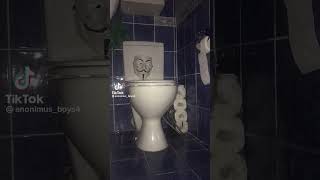 Амон в туалете