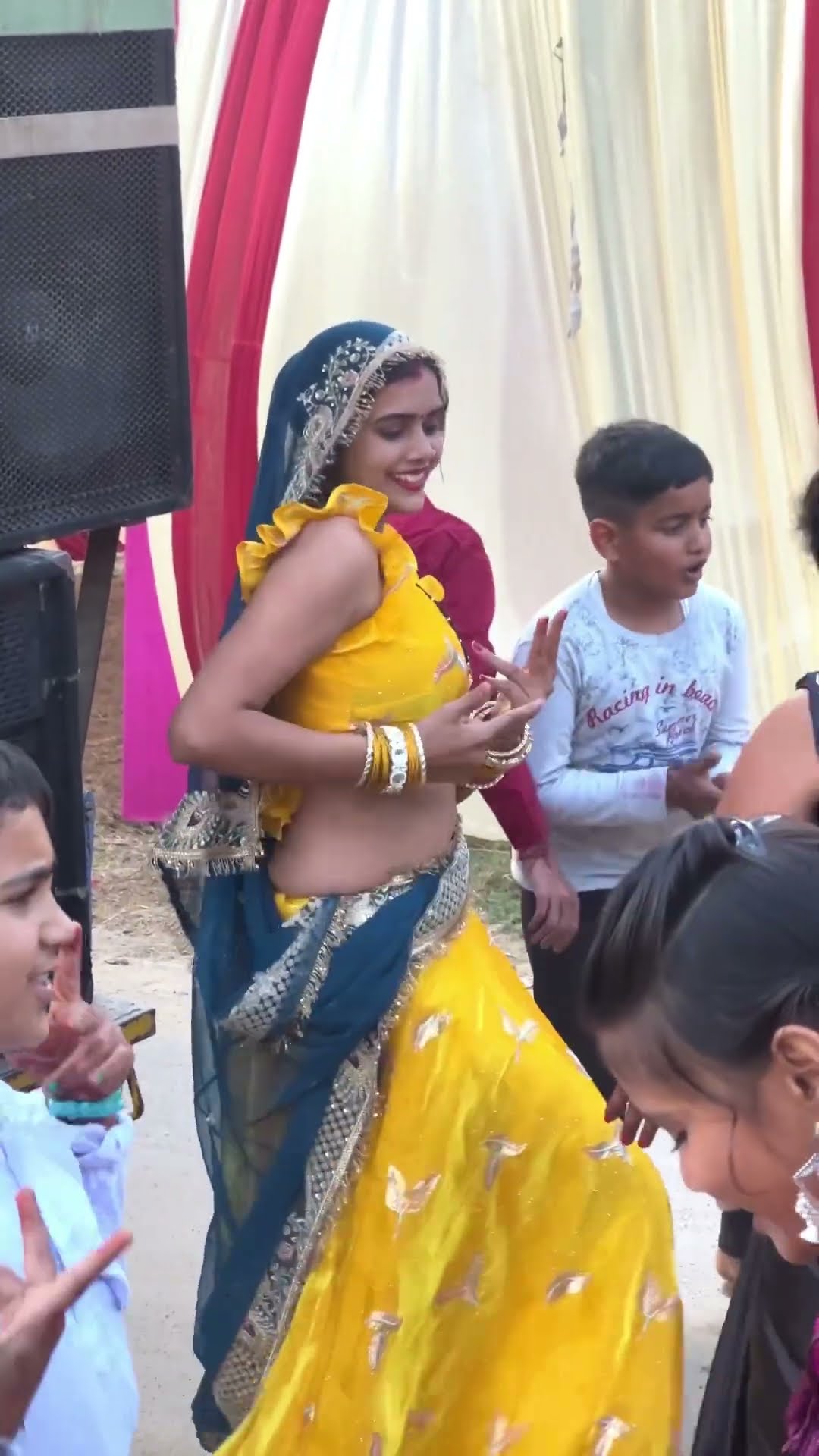 धीरे धीरे नाच ? #meenu #trending #shortsdance
