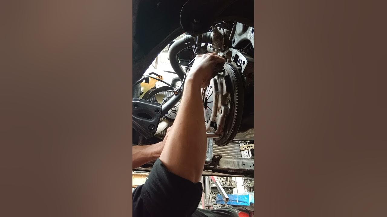 how to remove flywheel#youtubeshorts #mechanic #youtubeshort - YouTube
