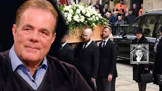 Children's music legend Hein Simons has died suddenly at the age of 70; his fans were