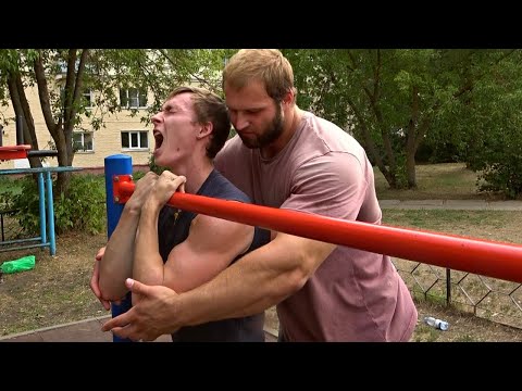 Video: Jak Stavět Biceps