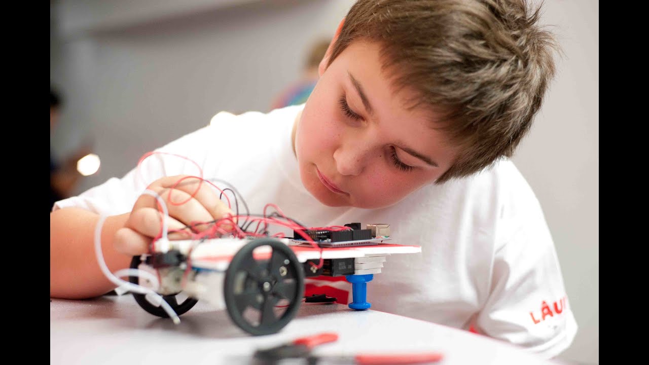 Electronics Technology make Car Robot 2016 in Cambodia