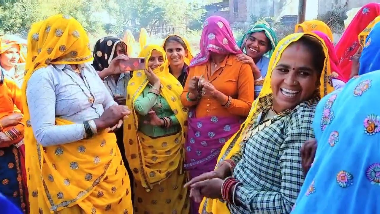 लेडिज मीना गीत मीना डांस