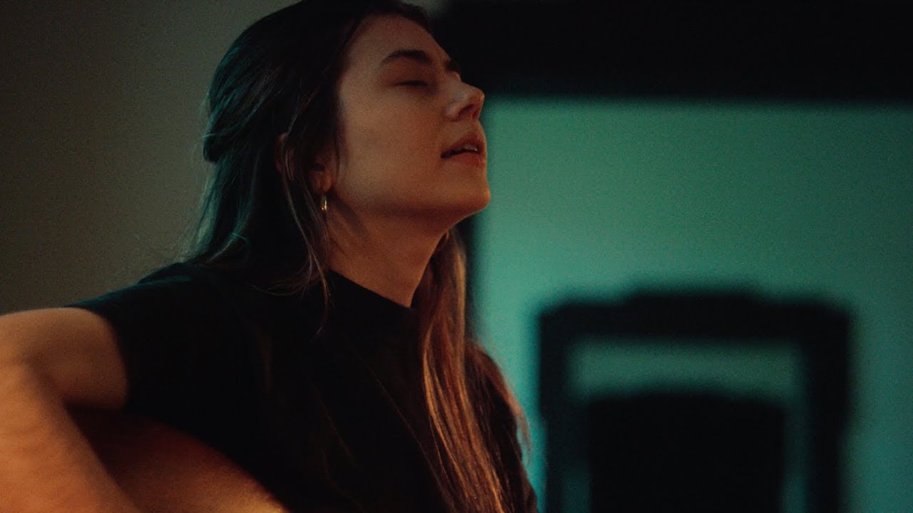 Watch Hayley Reardon - The Way I Am (feat.  @paufigueres)  |  @Schaumhaum on YouTube Watch Hayley Reardon - The Way I Am (feat.  @paufigueres)  |  @Schaumhaum on YouTube