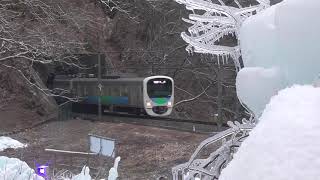 氷柱と電車！！西武30000系 快速急行 池袋行き 芦ヶ久保の氷柱会場 通過