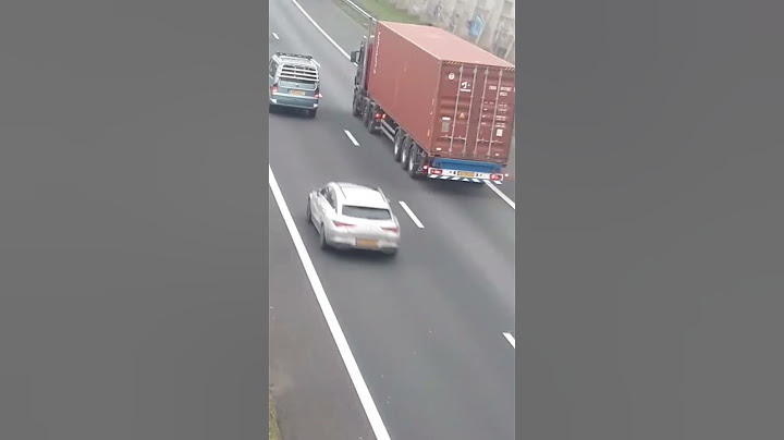 Dikke v8 het is een scania kijk maar op de spatlap