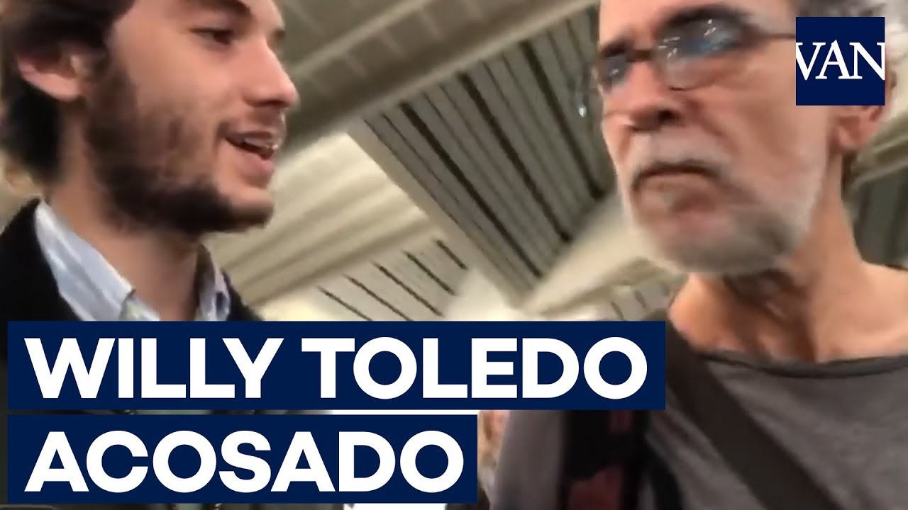 Dos simpatizantes de VOX acosan a Willy Toledo en Atocha