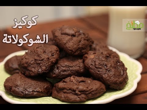 المقادير: نصف كوب زبدة في درجة حرارة الغرفة نصف كوب (١٠٠ غرام) سكر بني ثلث كوب (٦٩ غرام) سكر أبيض بي. 