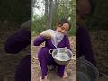 Single mom show SMART idea for SURVIVAL in forest #camping #outdoor #bushcraft #survival