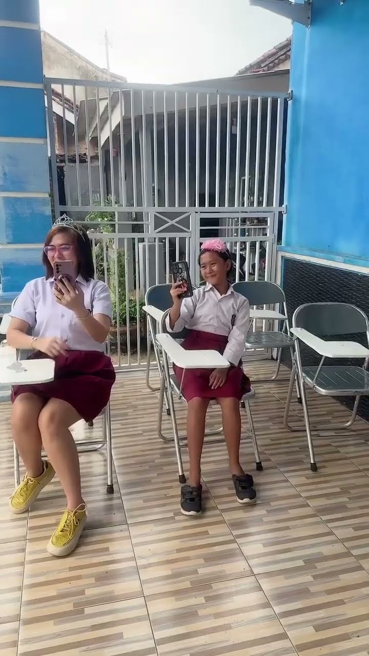 Vidio kocak dan gokil @nyaikembang1nyaikembang1 /misteri cermin sekolahan?