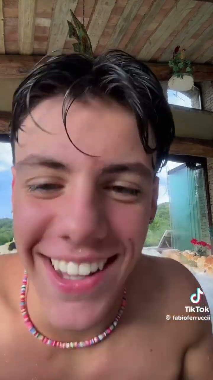 Nuovissimo Tik Tok Fabio Ferrucci e Cristiano Borsi nella nuova villa ...