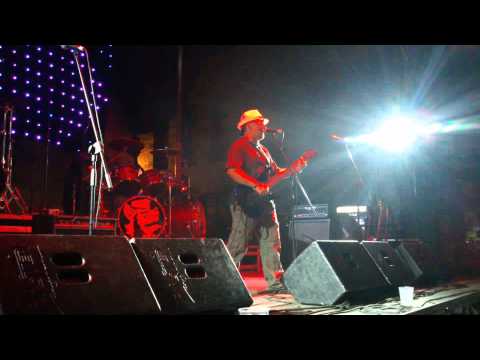 TXUSTAZEO Y SU ZEREBELO VOLANTE (ROCKINPINO 2013)