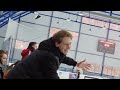 Тренеры Евгений Плющенко, Дмитрий Михайлов смотрят как фигуристы играют в чехол