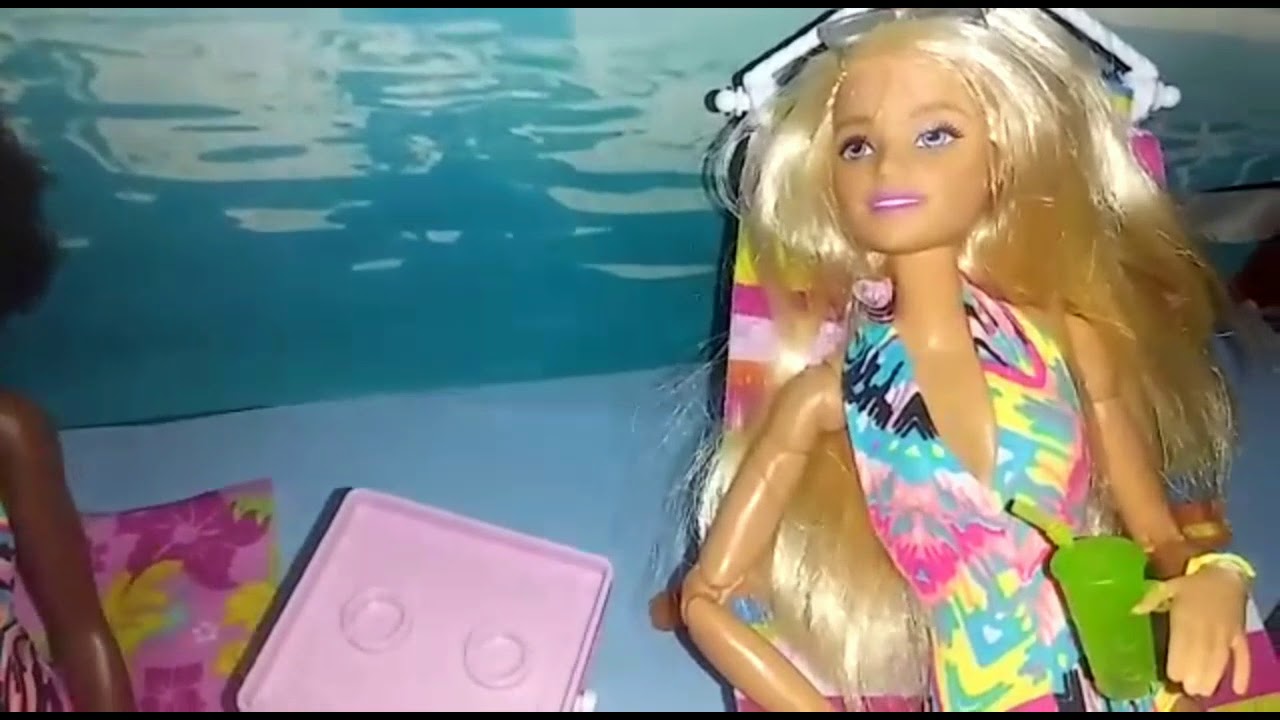 barbie de vacaciones en la playa