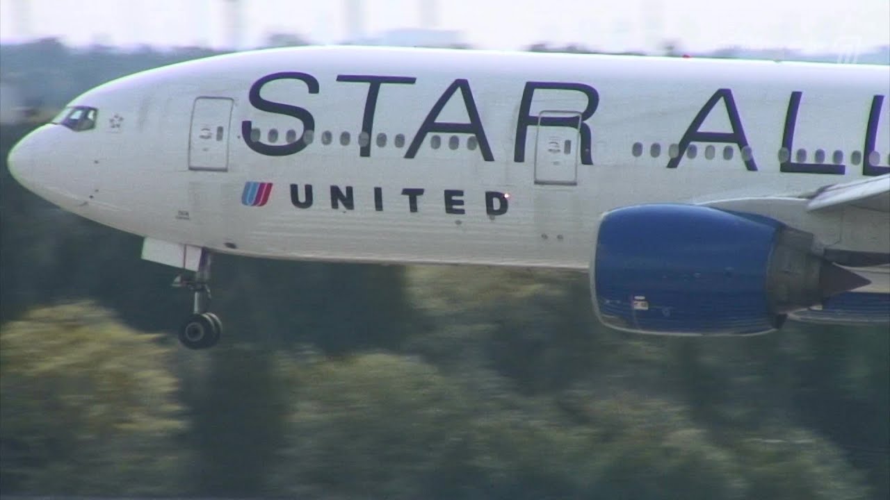 [2006 Narita] United 777-200ER《UA772 N218UA NRT060422》 - YouTube