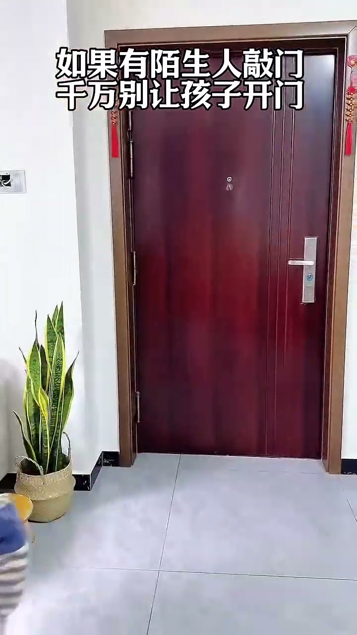 半夜如果有陌生人敲门，千万别让孩子开门，安全意识要牢记！#Cute baby#Cute#呆萌小米宝#聪明宝宝#萌娃
