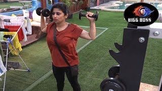 Bigg Boss 12 Saba Khan Shocking Hot Excercise In Bigg Boss 12 House Watch Video