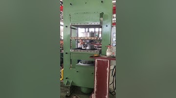 Rubber granules solid wheels vulcanizing press with moulds/Waste tires rubber powder wheels making