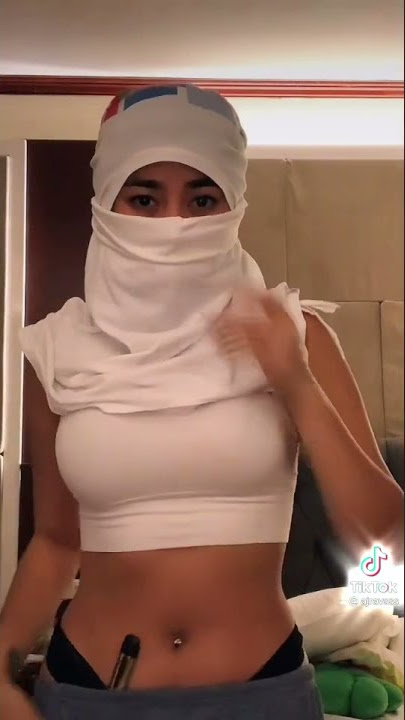 AJ Raval naghubad ng saplot