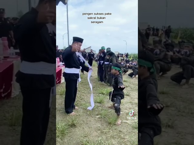 Pencak silat PSHT anak kecil jadi warga class=