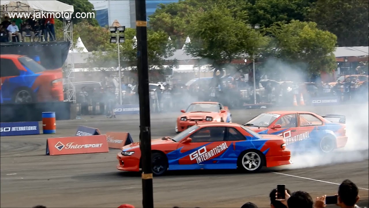  Mobil  Mobil  Drifting Keren di  Kemayoran  YouTube