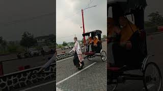 naik andong di masjid merah pasuruan