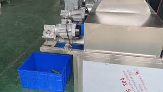 Green bell pepper half cutting machine,can cut vegetables and fruits into halves with circular knife