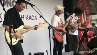 Efek Rumah Kaca - Kau dan Aku Menuju Ruang Hampa (Live at Poins Mall, Jakarta 19/7/2023)