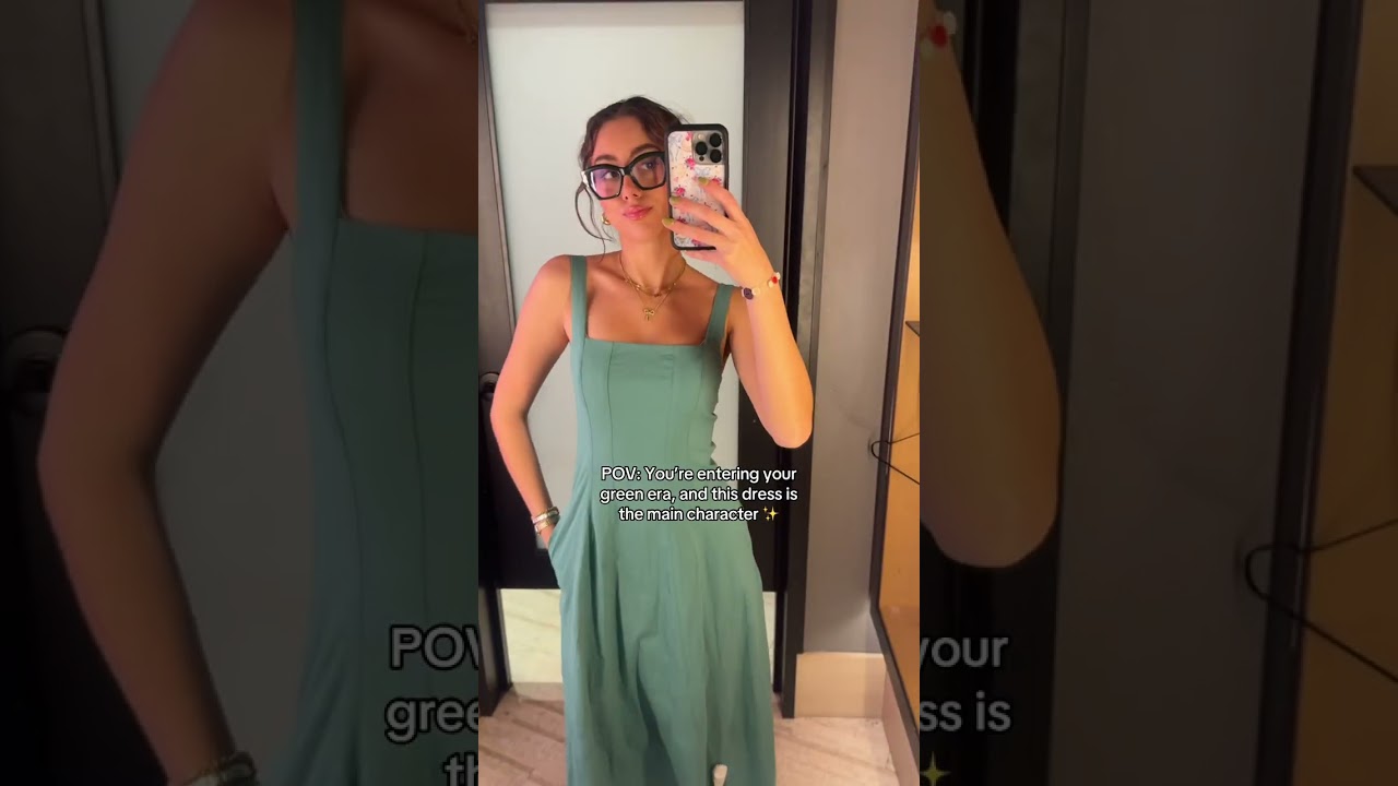 I found the perfect summer dress from Abercrombie flowy, flattering, AND it has pockets!!