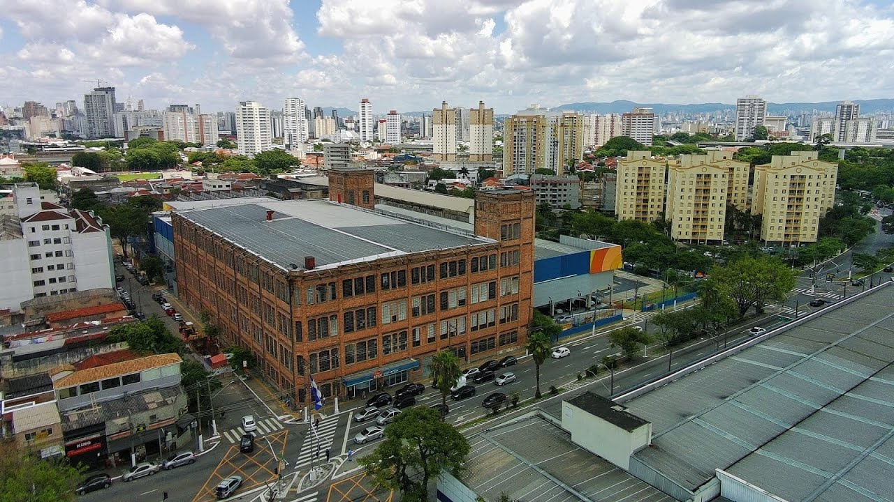 SOBREVOANDO A MOOCA, SÃO PAULO - 05/01/2025 - 4K30FPS