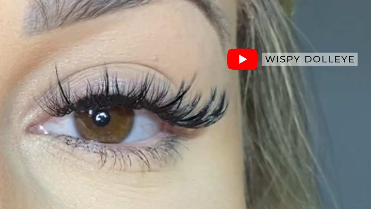 Coloquei o volume Wispy Dolleye - minha extensão de cílios feita em casa sozinha.