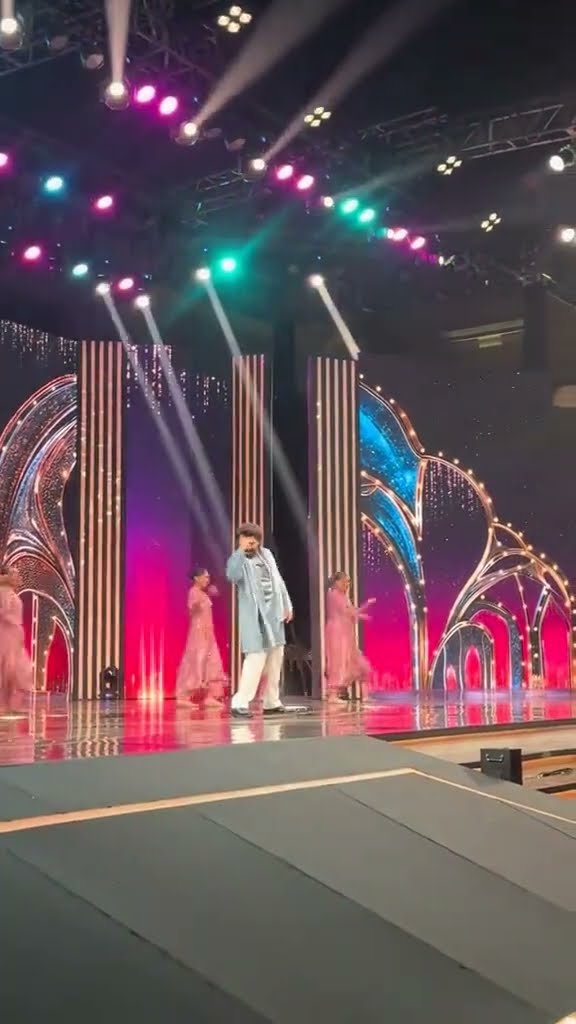 Farhan Saeed Ignites HUM TV's 20th Anniversary Celebration with an Unforgettable Performance! ???✨