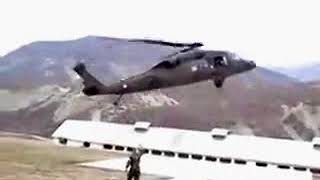 Tunceli'de operasyon dönüşü Mehmetçiği taşıyan helikopterin kalkışı sırasında yaptığı gösteri
