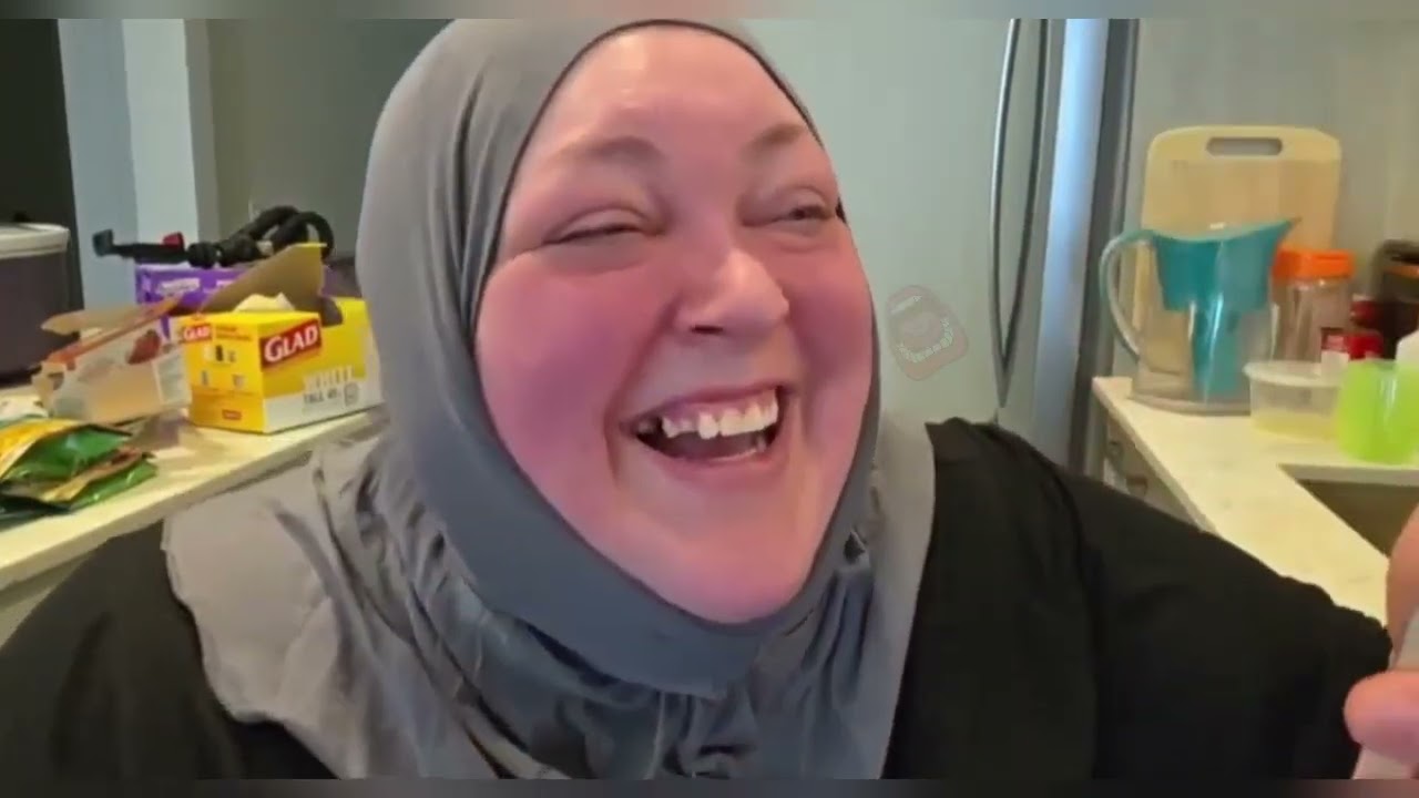 Foodie Beauty Told Not To Film People In Tim Hortons, She Is Tired Of Worring About Who She Offends
