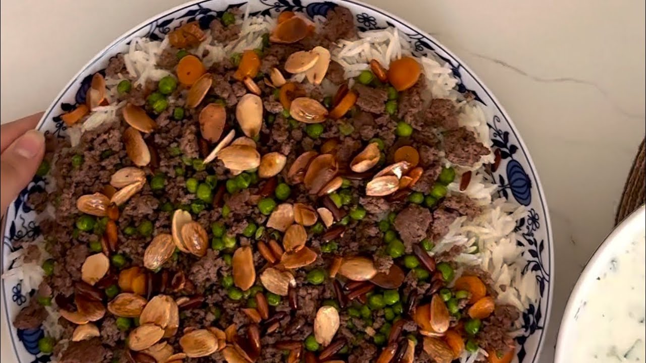 رز وبازيلا باللحمة والمكسرات سهلة وسريعة وطعم ولا أطيب، بتحبو تضيفو اللحمة للرز ولا بس على الوجه؟!