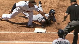ATL@SD: Hedges picks Bourn off first in the 3rd