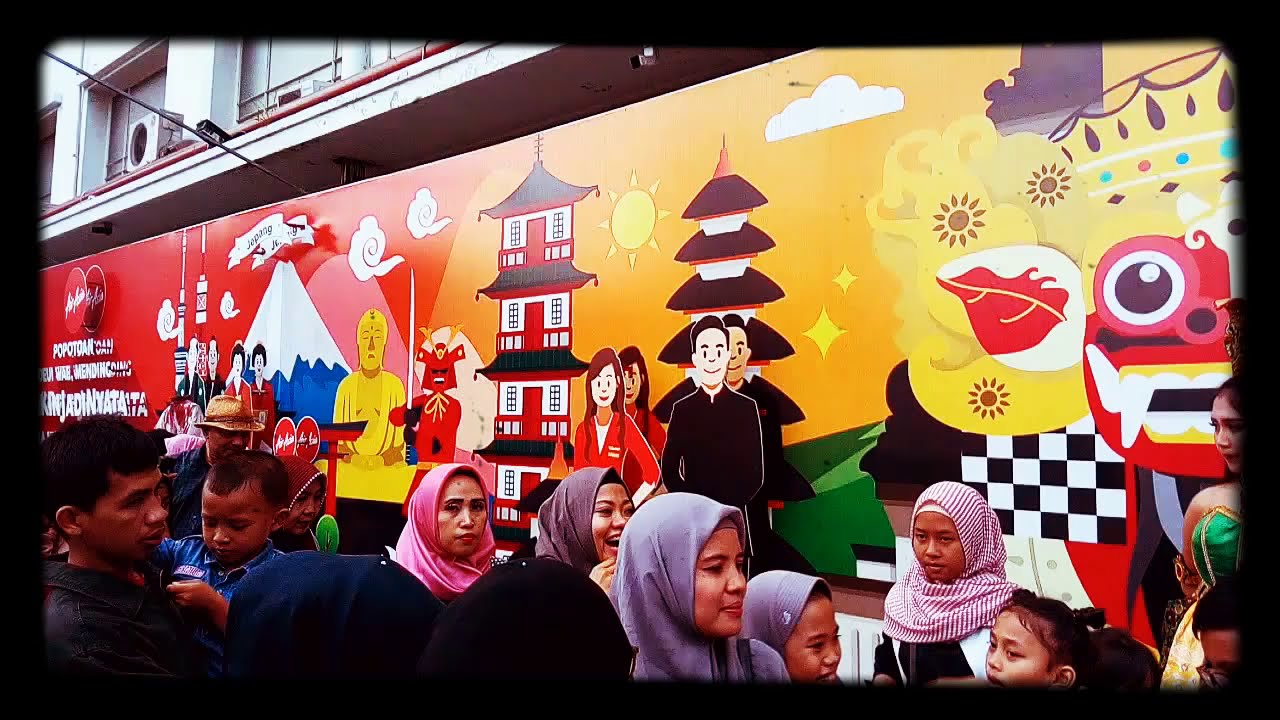 Foto dengan Hantu Cantik dan Seram di Alun2 Asia Afrika Bandung 