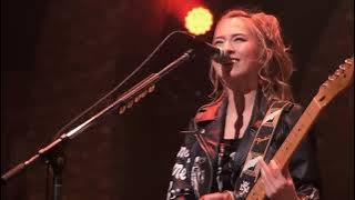 SCANDAL - Shunkan Sentimental「瞬間センチメンタル」(Live SCANDAL WORLD TOUR 2015 “HELLO WORLD”)