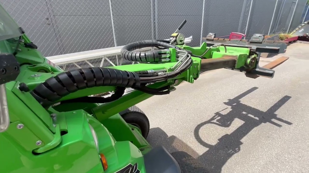 Mini Kompaktlastare Avant 640 med redskap