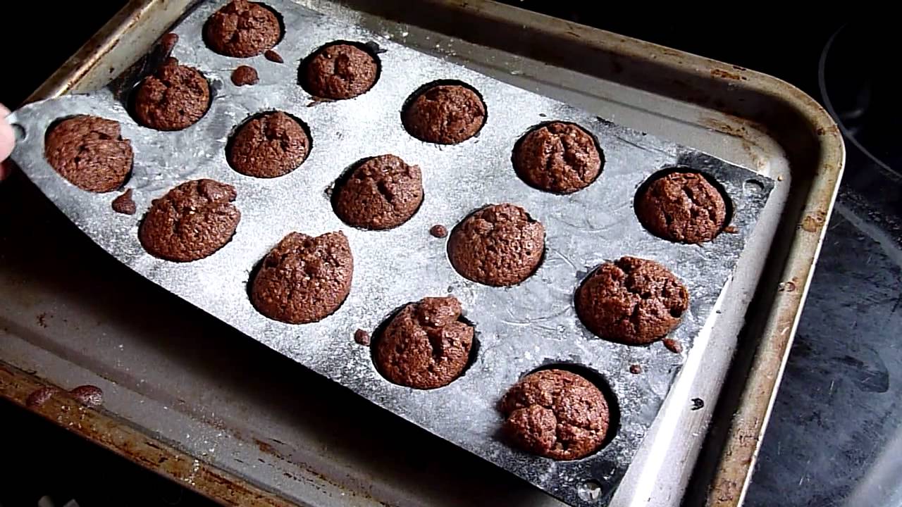 Removing Hot Mini Rose Cakes From Silicone Mould Youtube