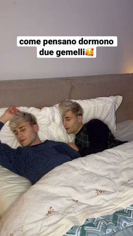 Come Dormono 2 GEMELLI Nello STESSO LETTO: