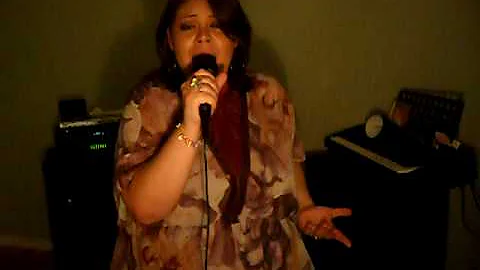 Lidia Navarrete singing Selena. Cover.