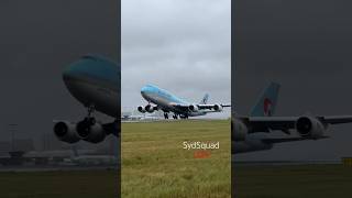 💨WET 747 TAKEOFF!🌧️ #aviation #boeing747 #avgeek #sydsquad