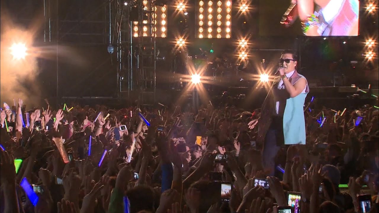 PSY - ENTERTAINER (연예인) @ Seoul Plaza Live Concert PSY - ENTERTAINER (연예인) @ Seoul Plaza Live Concert
