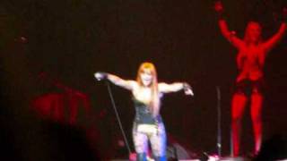 Vanessa Amorosi - &quot;Absolutely Everybody&quot; live at Rod Laver Arena 5/2/10