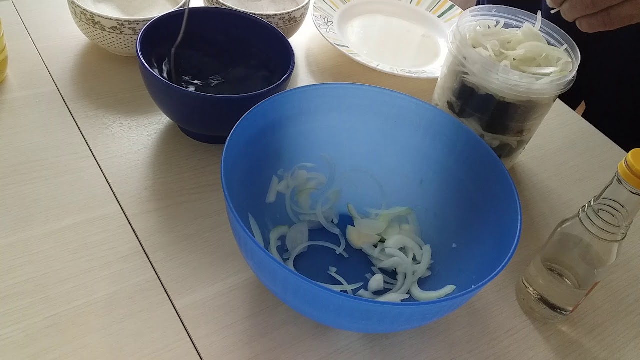 Селедка по домашнему с луком и уксусом